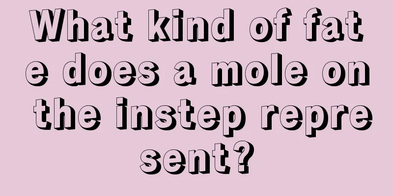 What kind of fate does a mole on the instep represent?
