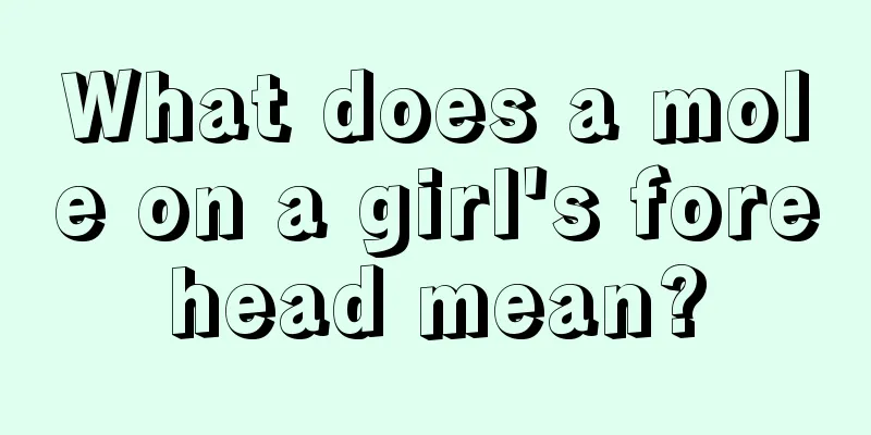 What does a mole on a girl's forehead mean?