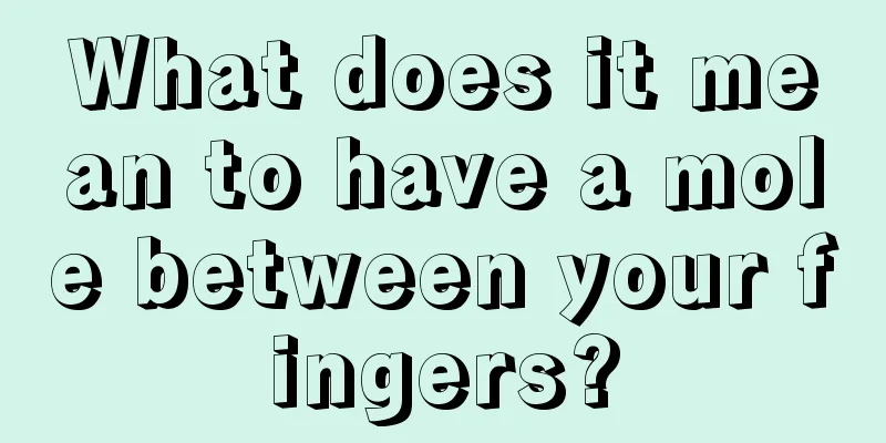 What does it mean to have a mole between your fingers?