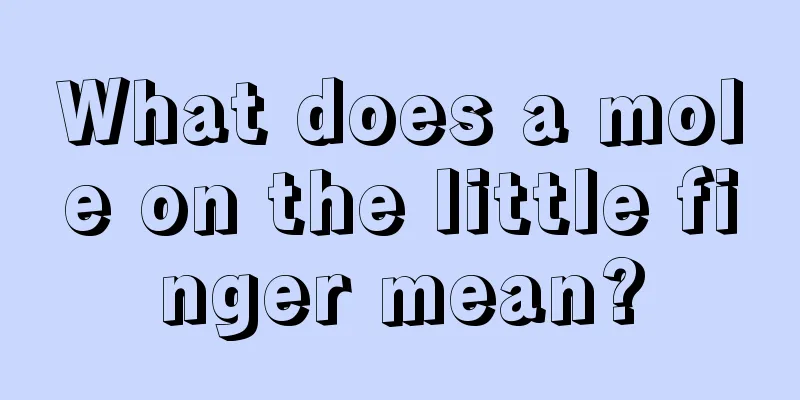 What does a mole on the little finger mean?