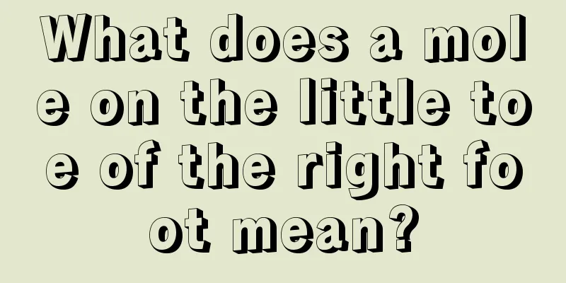 What does a mole on the little toe of the right foot mean?