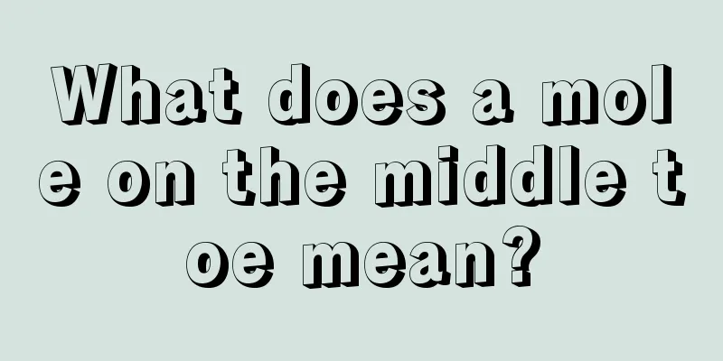 What does a mole on the middle toe mean?