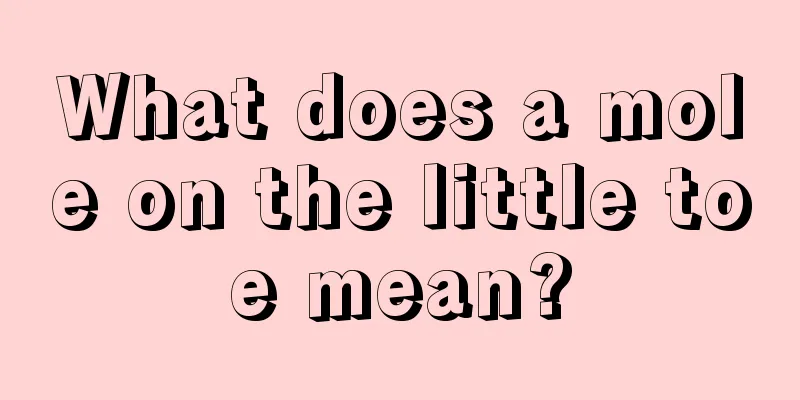 What does a mole on the little toe mean?
