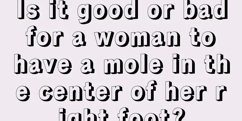 Is it good or bad for a woman to have a mole in the center of her right foot?