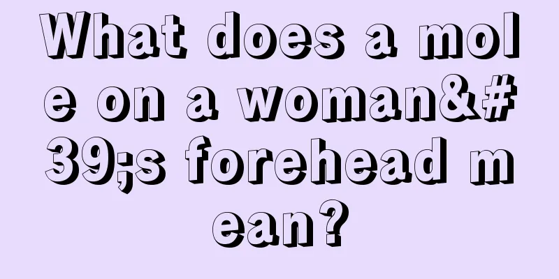 What does a mole on a woman's forehead mean?
