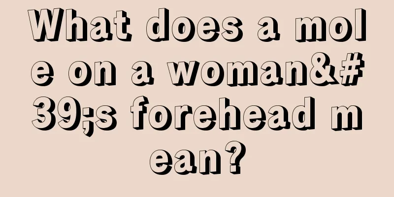 What does a mole on a woman's forehead mean?