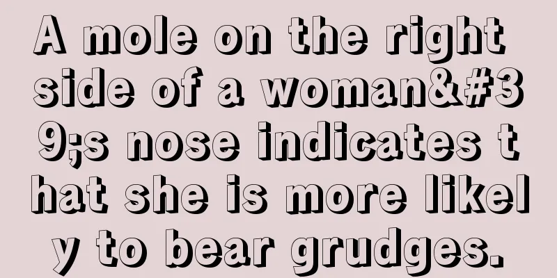 A mole on the right side of a woman's nose indicates that she is more likely to bear grudges.