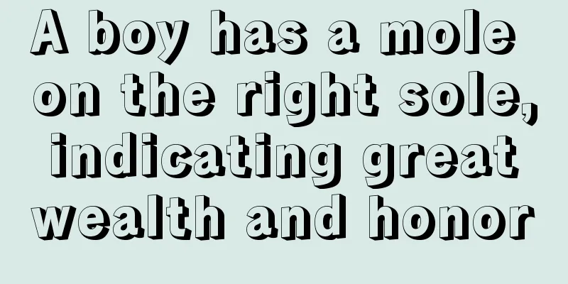 A boy has a mole on the right sole, indicating great wealth and honor