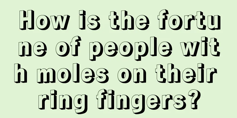 How is the fortune of people with moles on their ring fingers?