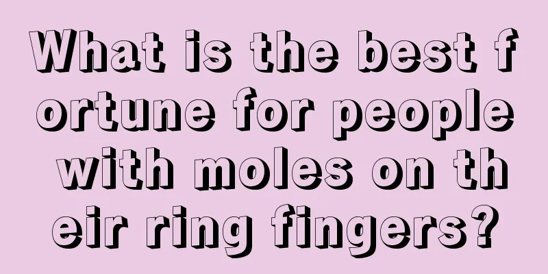 What is the best fortune for people with moles on their ring fingers?