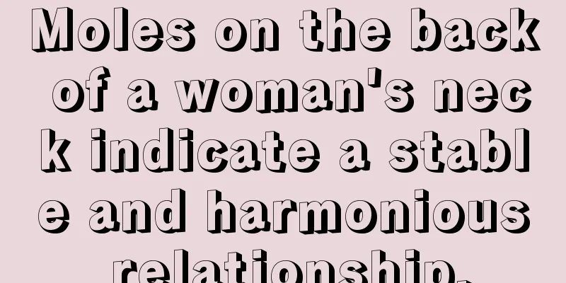 Moles on the back of a woman's neck indicate a stable and harmonious relationship.