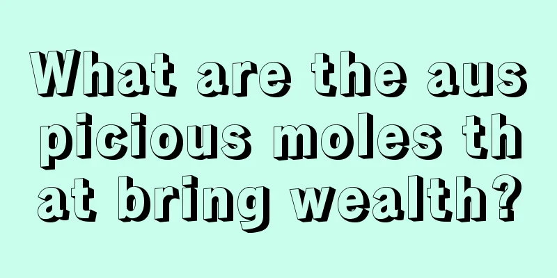 What are the auspicious moles that bring wealth?