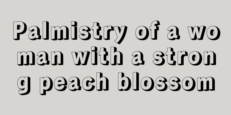Palmistry of a woman with a strong peach blossom