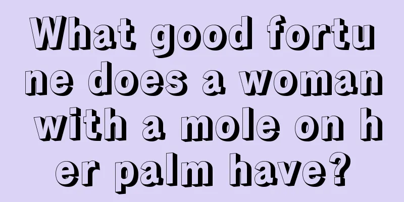 What good fortune does a woman with a mole on her palm have?