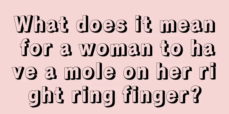 What does it mean for a woman to have a mole on her right ring finger?