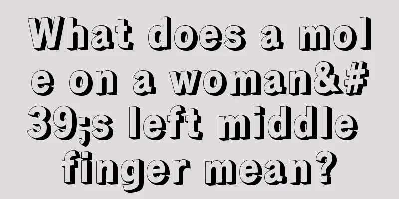 What does a mole on a woman's left middle finger mean?