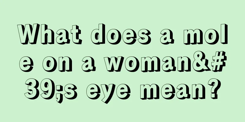 What does a mole on a woman's eye mean?